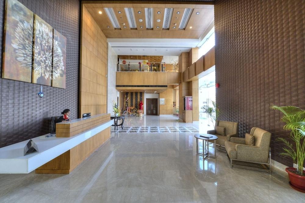 Hotel Delite Grand Фарідабад Екстер'єр фото
