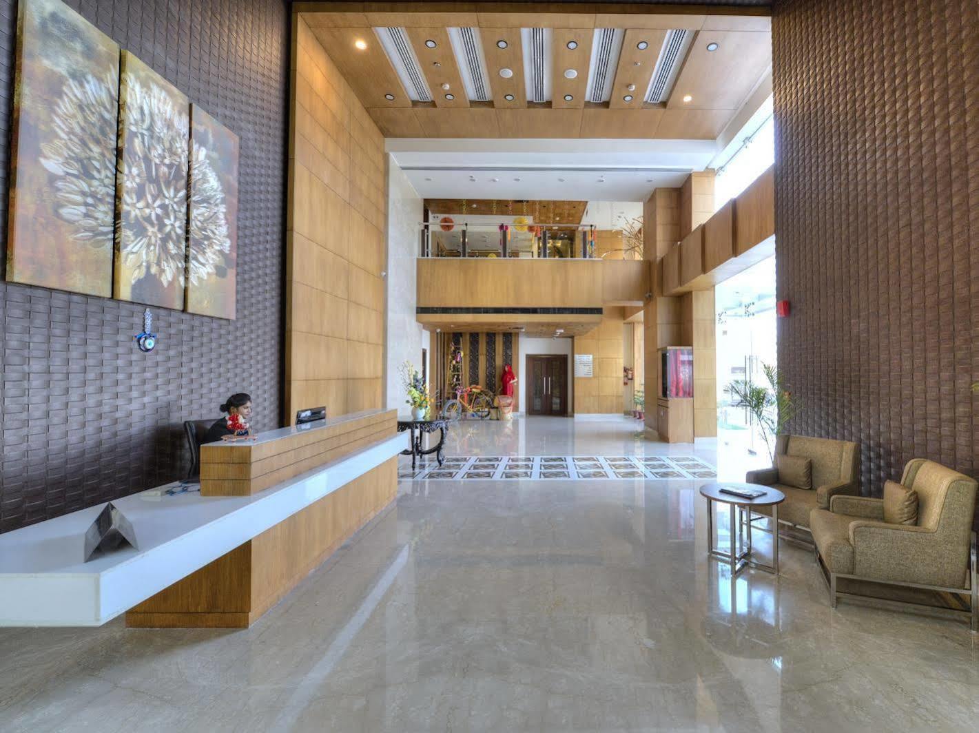 Hotel Delite Grand Фарідабад Екстер'єр фото