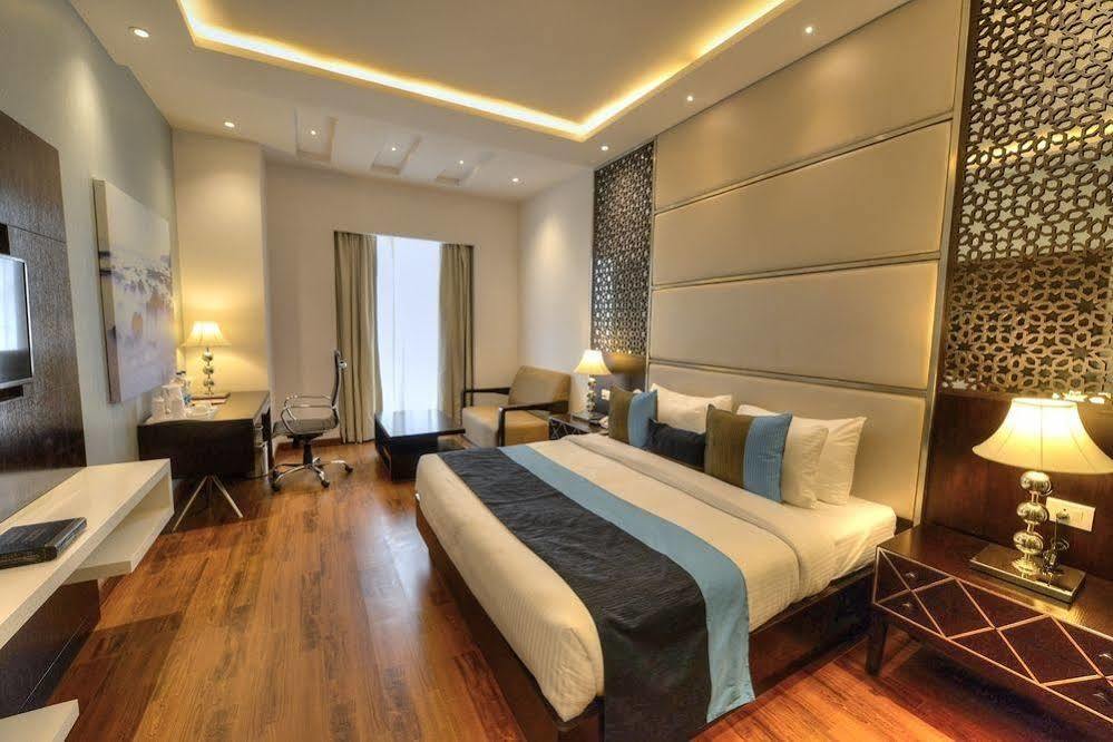 Hotel Delite Grand Фарідабад Екстер'єр фото
